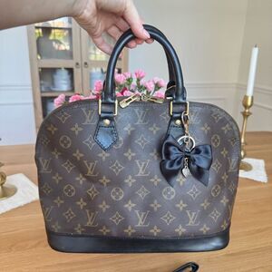 ✅AUTHENTIC✅Louis Vuitton ALMA PM